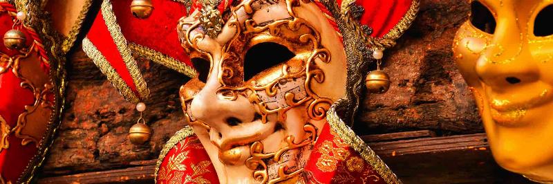 Une scène de Molière inspirée par la Commedia dell'arte avec des personnages masqués et des costumes du XVIIe siècle